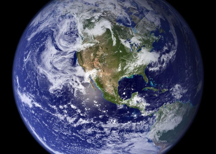 earth地球从太空俯瞰的蓝色星球全貌，大陆板块与深蓝色海洋清晰可辨，白色云层环绕赤道地带，展现地球生机盎然的壮丽景象